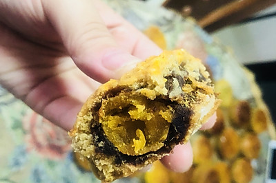 红豆蛋黄海苔肉松月饼