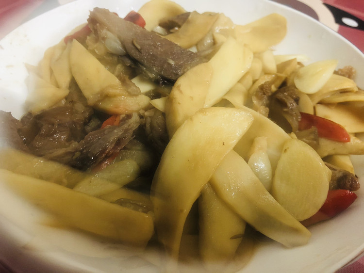 杏鲍菇炒卤牛肉的做法