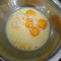 草莓奶油夹心蛋糕#舌尖上的春宴#的做法图解2