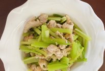 芹菜炒肉的做法