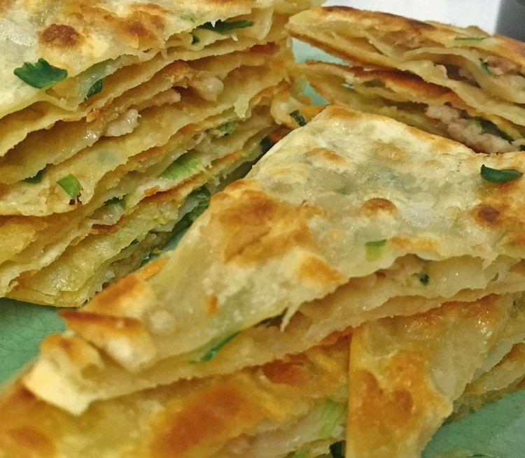 馄饨皮葱油饼的做法