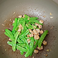 虾仁炒荷兰豆的做法图解6