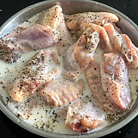 嘎吱脆的蜜汁黄油蜂蜜鸡翅的做法图解1