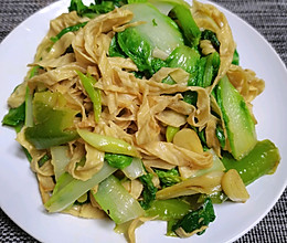 小白菜炒油豆腐皮的做法