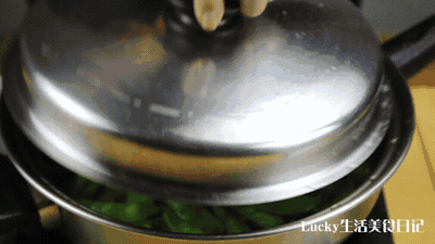 腊味炒豌豆 | Lucky生活美食日记的做法图解5