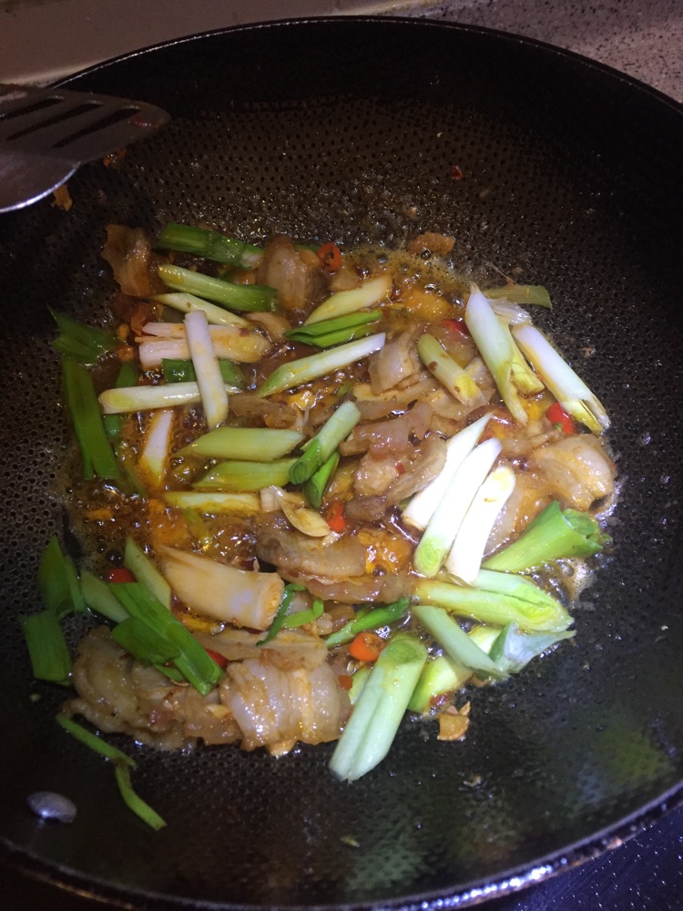 蒜苗回锅肉 正宗川味做法的做法图解11