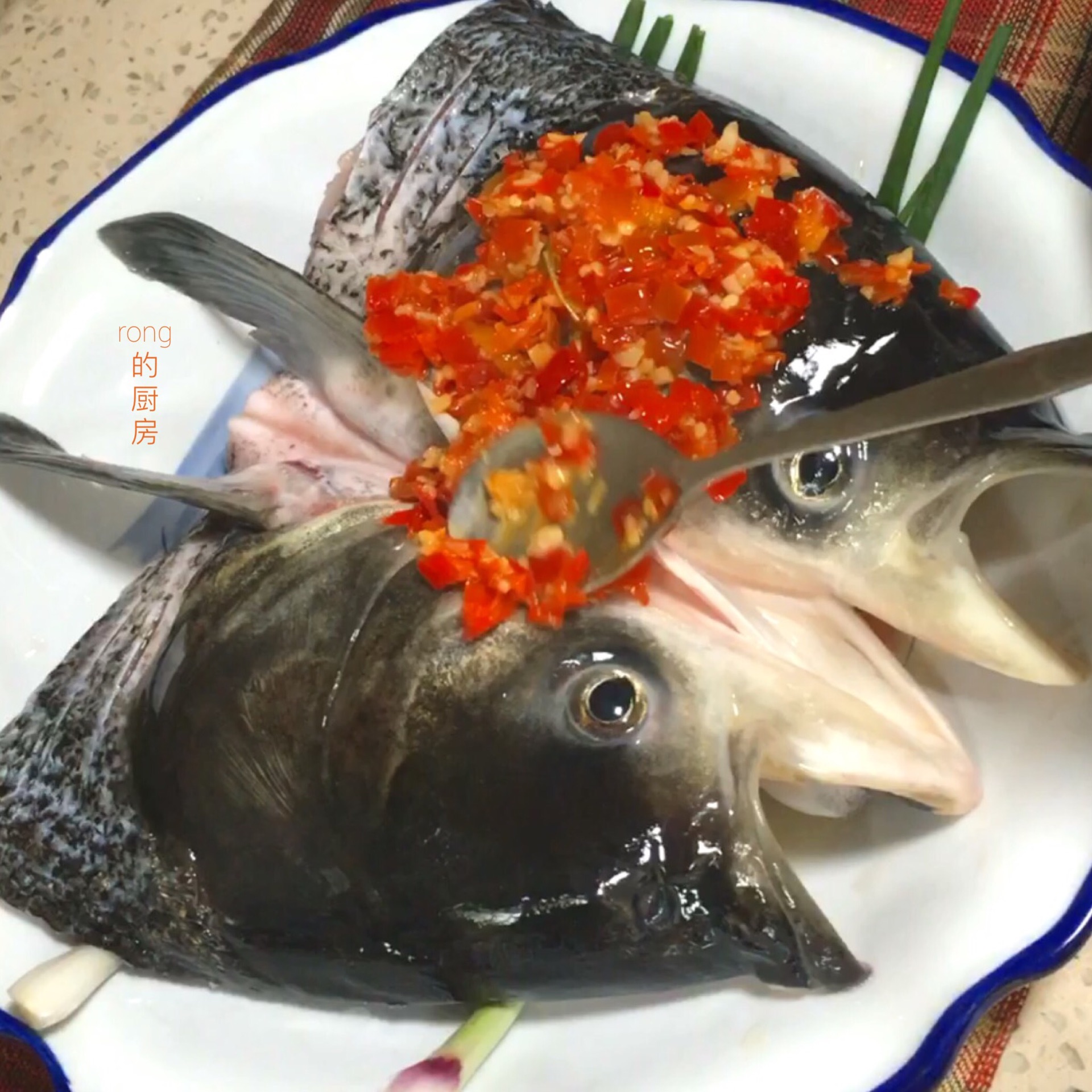 剁椒鱼头的做法_【图解】剁椒鱼头怎么做如何做好吃_剁椒鱼头家常做法大全_ 糖果鱼鱼 _豆果美食