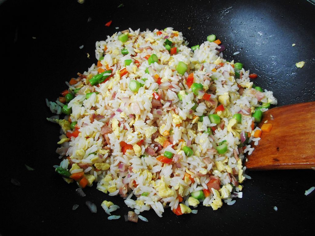 五彩红米炒饭怎么做_五彩红米炒饭的做法_飘雪厨房_豆果美食