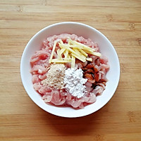 孜然炒肉#寻味外婆乡#的做法图解1