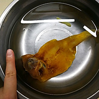 花胶海参羊肚菌炖鸡汤的做法图解3