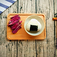 五分钟快手早餐：鱼罐头饭团✘紫薯条的做法图解9