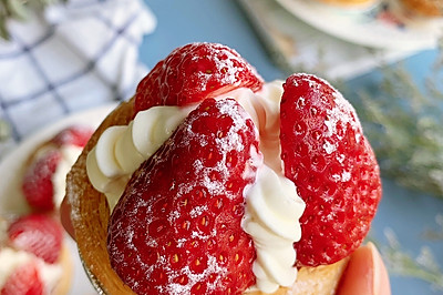 草莓鲜奶油蛋挞VS脏脏蛋挞