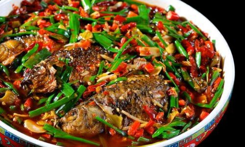 葱葱鲫鱼的做法