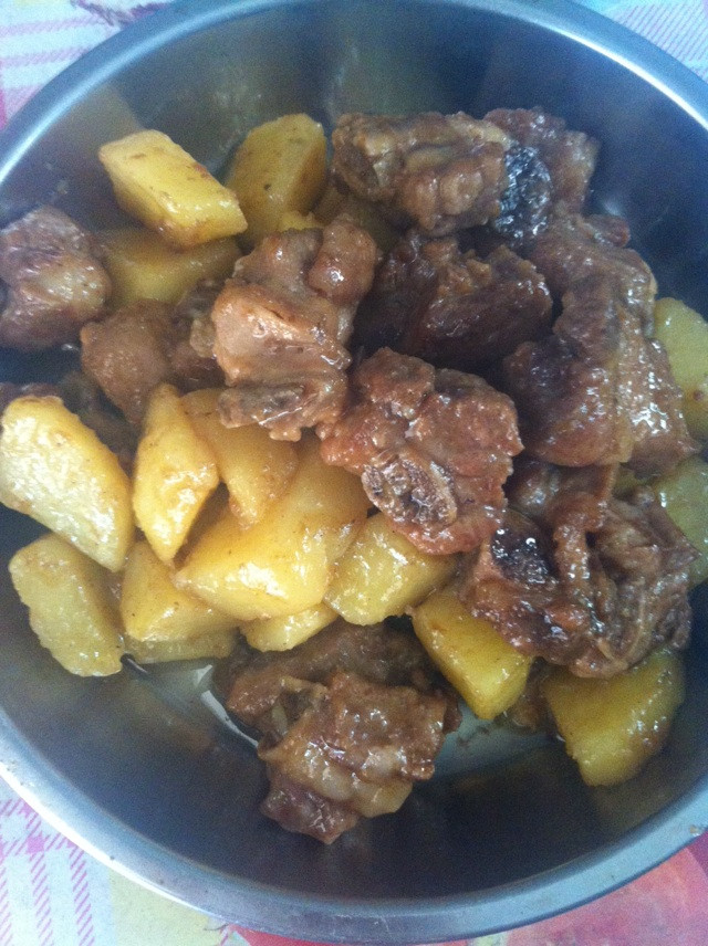 红烧排骨土豆的做法