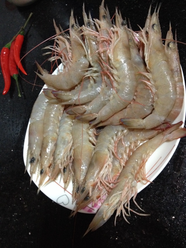香菜虾丸子胡萝卜豆腐汤的做法图解1