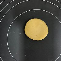 莲蓉蛋黄广式月饼的做法图解3