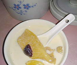 黄花胶炖牛奶的做法