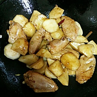 土豆炖鸡翅的做法图解8