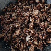 香炒核桃仁的做法图解4