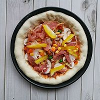 #2021趣味披萨组——芝香“食”趣#芝士满满卷边培根披萨的做法图解11