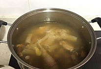 竹荪姬松茸炖鸡汤的做法
