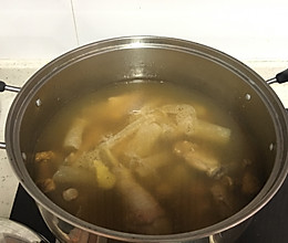 竹荪姬松茸炖鸡汤的做法