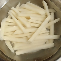 自制薯条的做法图解1