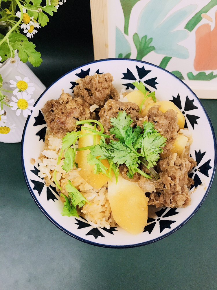 肉丸土豆焖饭（电饭锅版）的做法