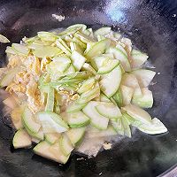 #让宝贝爱上每一顿饭#西葫芦炒鸡蛋的做法图解4