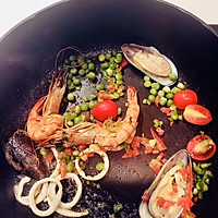 西班牙海鲜饭的做法图解3