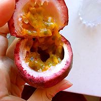 monkey特调百香果蜂蜜饮的做法图解3