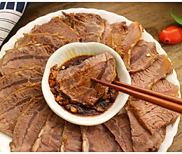 中秋特辑之家常版卤牛肉做法，做法简单，汤底还能煮粉面！的做法