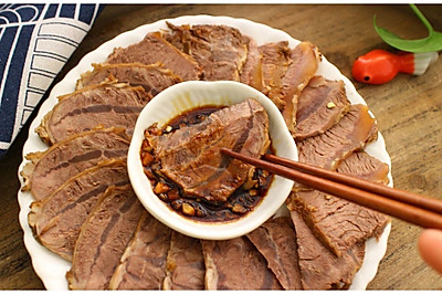 中秋特辑之家常版卤牛肉做法，做法简单，汤底还能煮粉面！
