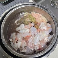 炖鱼杂的做法图解1