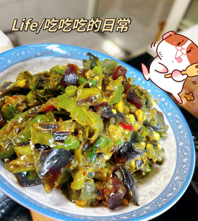 看着丑，但巨好吃的湖南名菜：辣椒擂皮蛋的做法