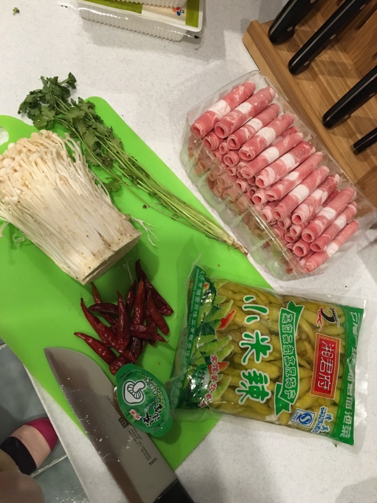 简易版酸汤肥牛的做法图解1