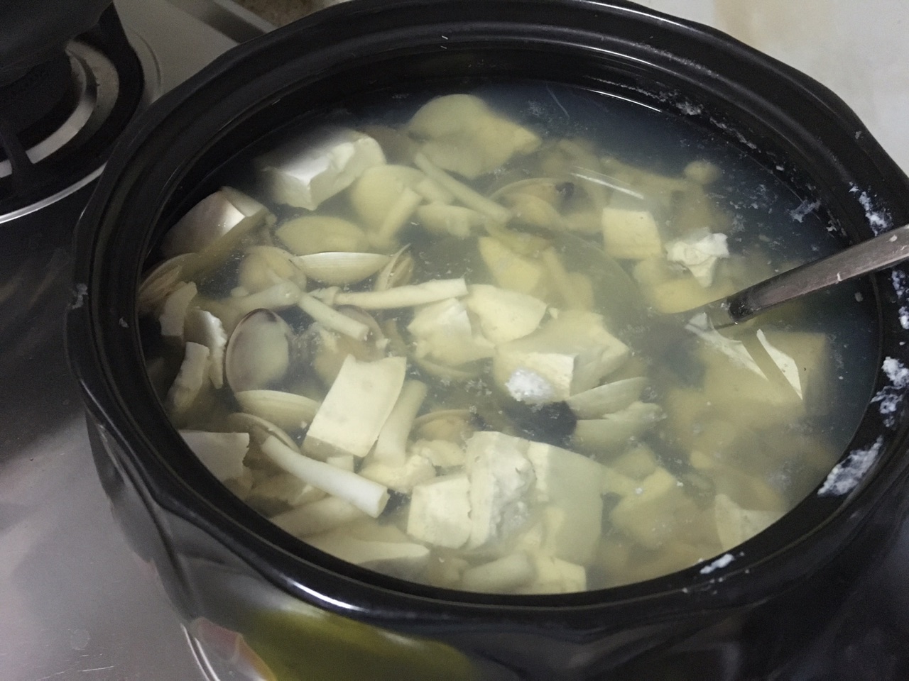 海带豆腐海鲜菇香菇汤的功效-海带豆腐汤可以放香菇吗