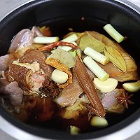 电饭煲炖肘子的做法图解5