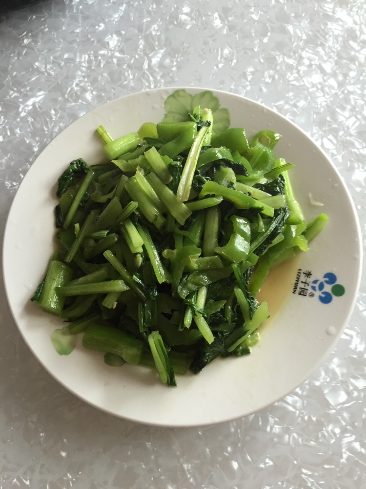 Stir fried cabbage with green pepper