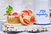草莓真果粒麦芬蛋糕#新年自制伴手礼，红红火火一整年！#的做法