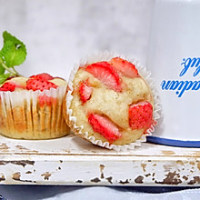 草莓真果粒麦芬蛋糕#新年自制伴手礼，红红火火一整年！#