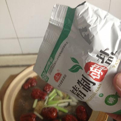 砂锅炖鸽子