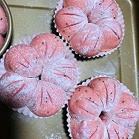 樱花火龙果软欧面包的做法图解12