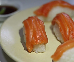 紫菜包饭，三文鱼寿司的做法