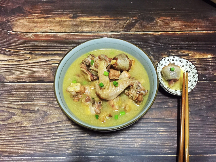 炖农家鸡汤的做法