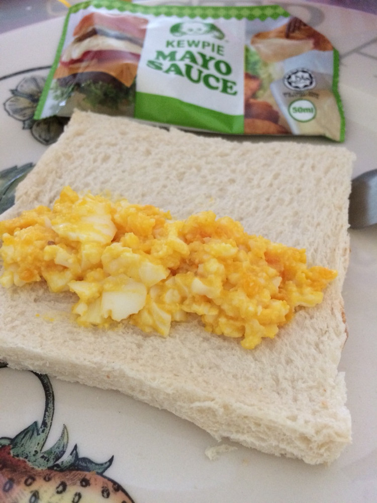 鸡蛋面包卷的做法