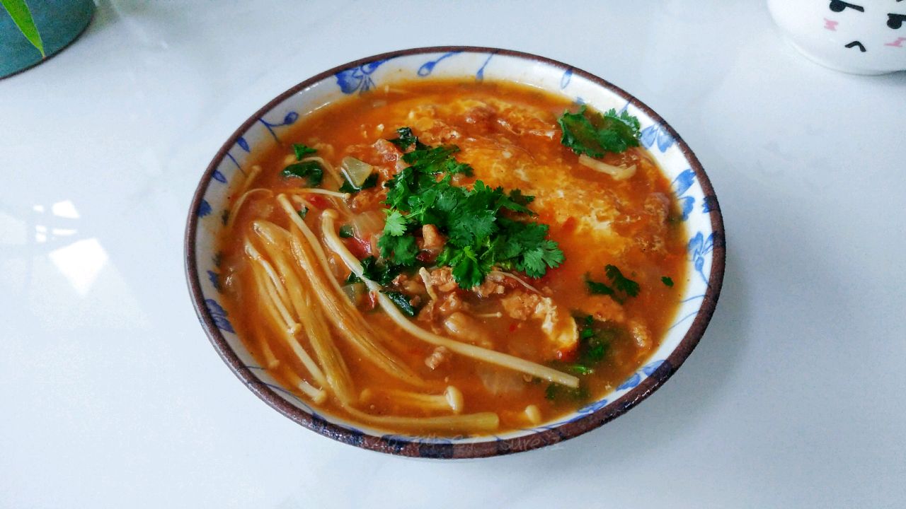 Spicy persimmon meat paste and gold needle soup