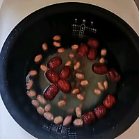 红枣花生香芋粥的做法图解3