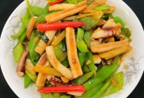 #刘畊宏女孩减脂饮食#青椒炒鱿鱼的做法