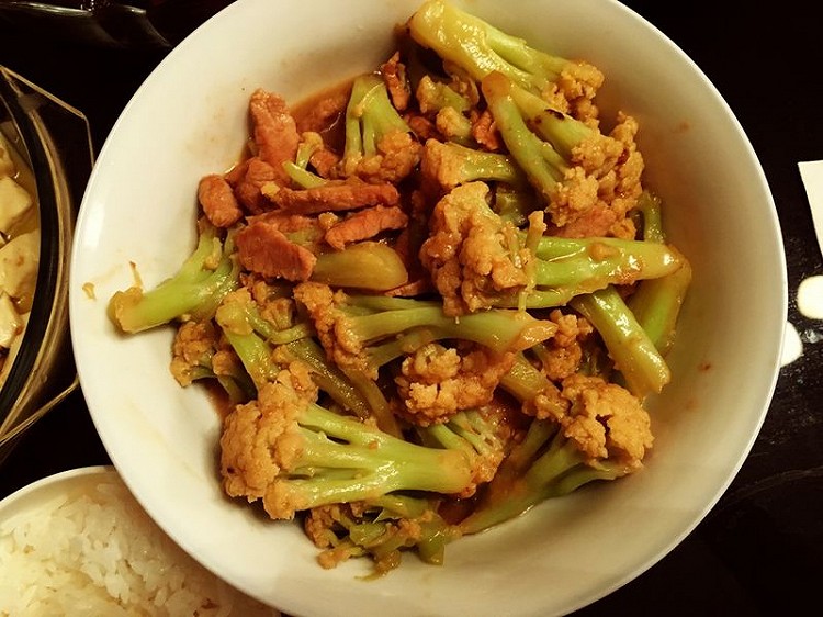 有机花菜肉片儿的做法